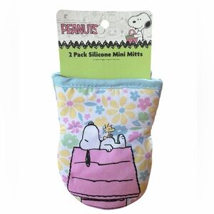 Peanuts Snoopy on House w/ Woodstock 2 Pack Silicone Mini Mitts Spring 2026